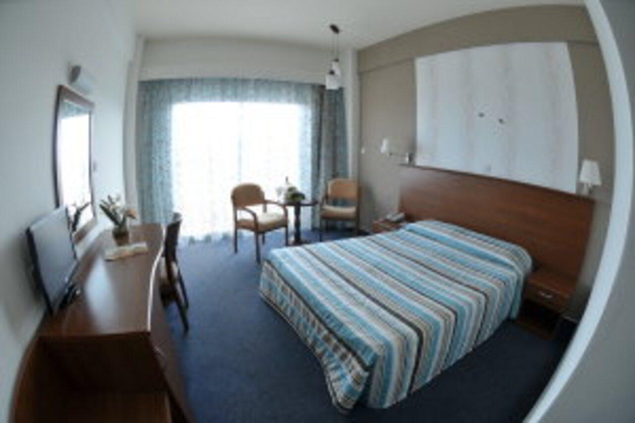 Sentido Kouzalis Beach Hotel Protaras Buitenkant foto