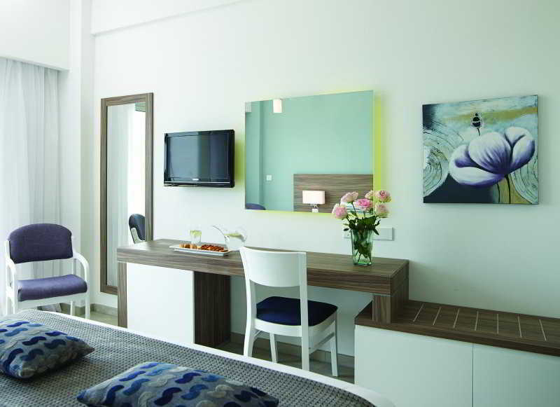 Sentido Kouzalis Beach Hotel Protaras Buitenkant foto